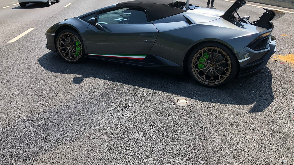 В Lamborghini на шосе влетів мінівен - фото 1