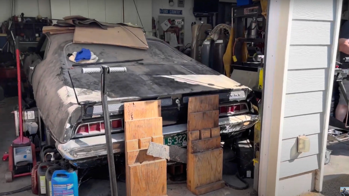 Ford Torino Cobra простояв у гаражі 26 років - фото 1