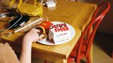 Британець 100 разів безплатно поїв у McDonald's завдяки щедрості ChatGPT