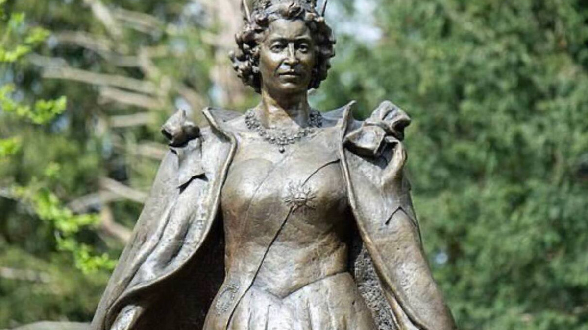 Памʼятник королеві Єлизаветі II - фото 1