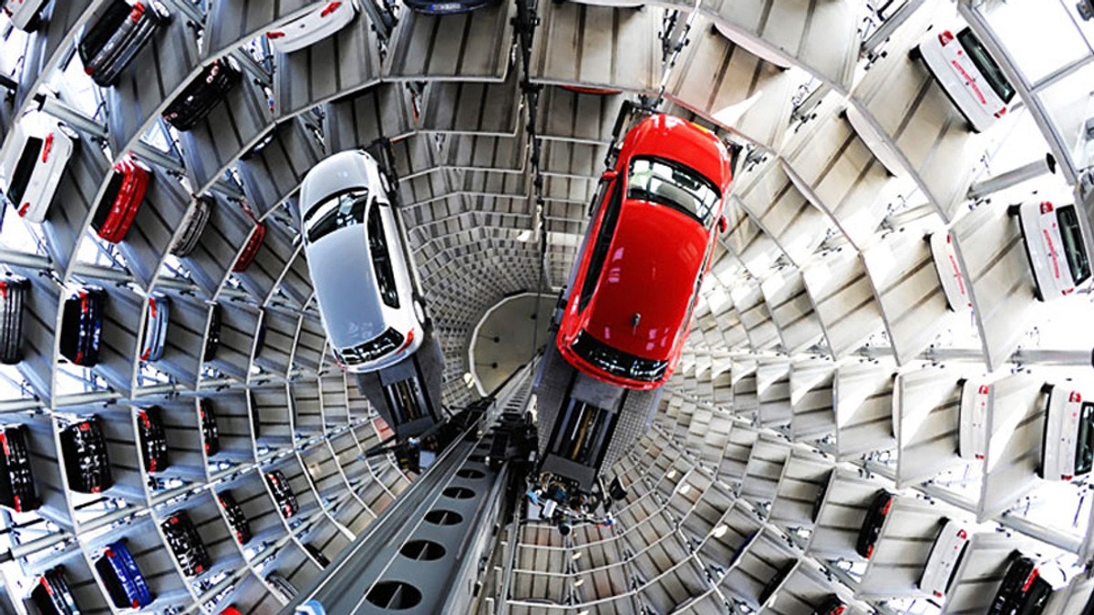 Volkswagen звели вежі для автівок - фото 1