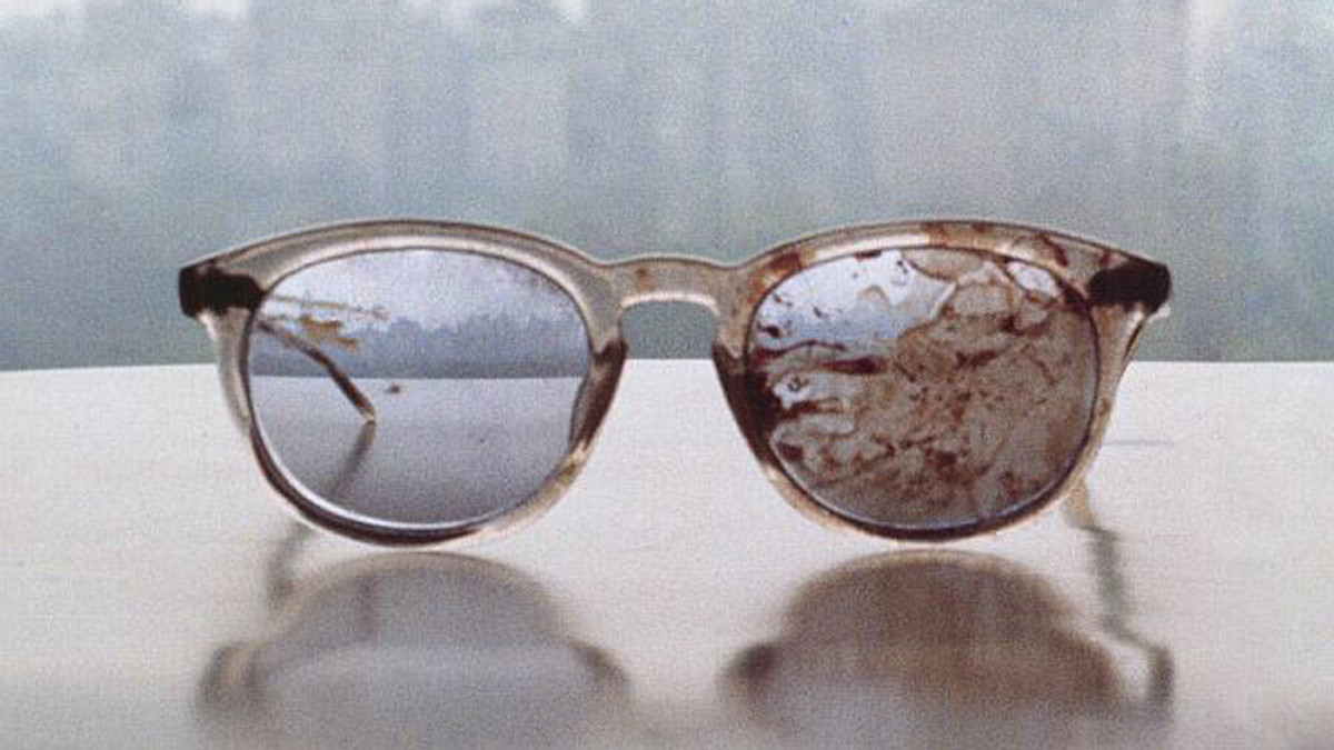 Йоко Оно показала криваві окуляри Джона Ленона - фото 1