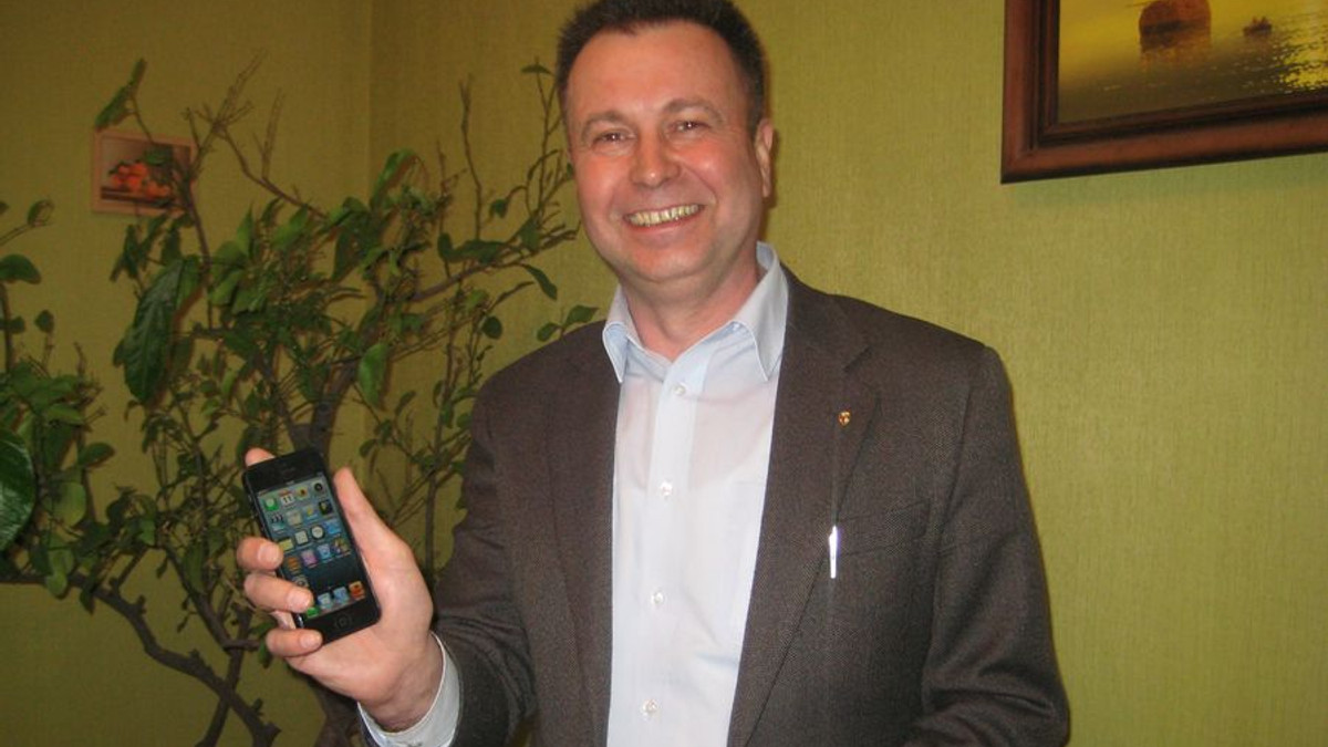 Анатолій із Дніпропетровська <nobr>виграв iPhone 5 на Радіо «24»</nobr> - фото 1