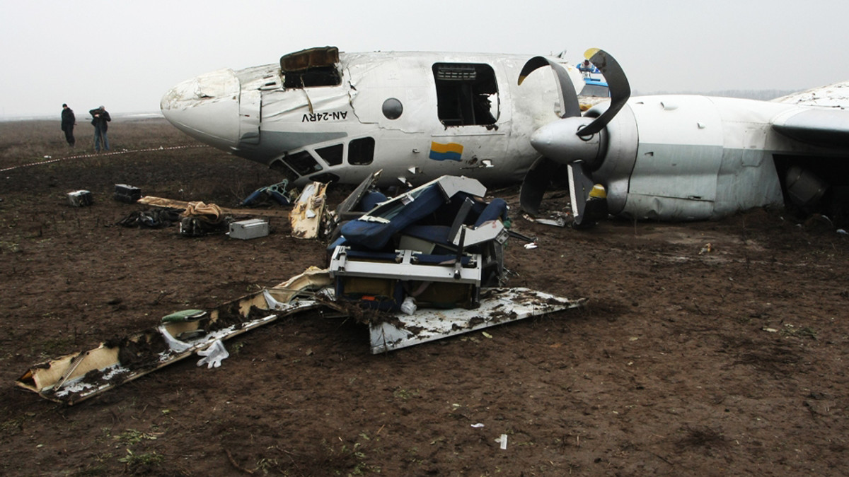 Ан-24 розбився у Донецьку через помилку екіпажу – Вілкул - фото 1
