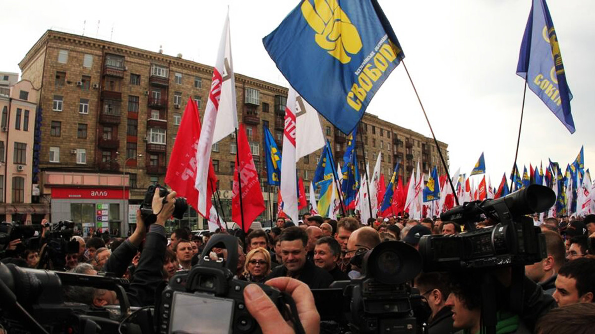 На мітингу в Харкові зібралося <nobr>20 тисяч людей</nobr> - фото 1