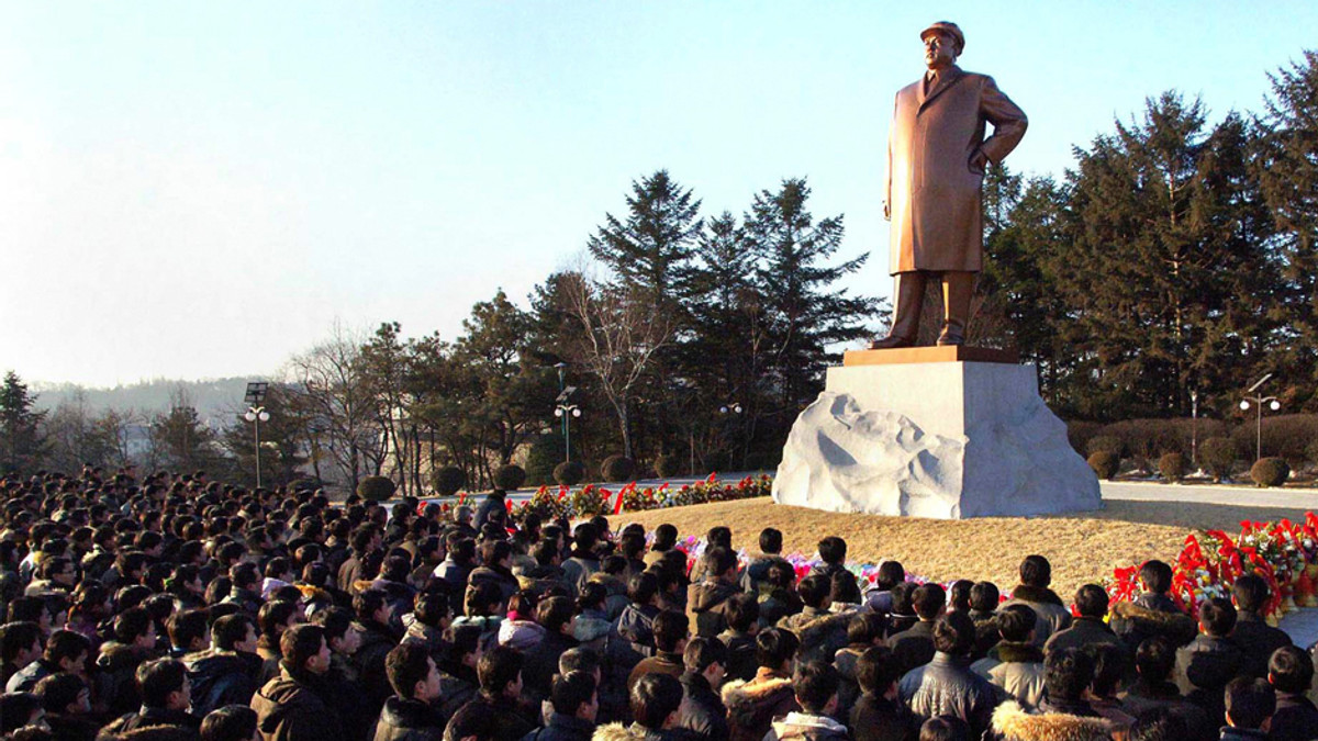 У КНДР відзначають день народження Кім Ір Сена - фото 1