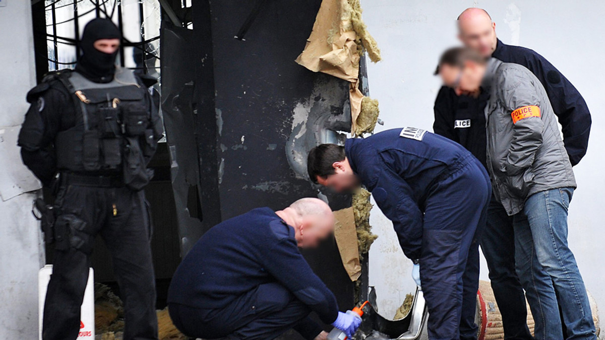 У Франції в'язень втік з тюрми, підірвавши п'ять дверей - фото 1