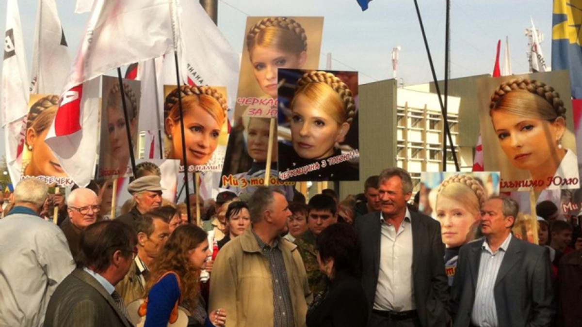 Опозиційну акцію в Черкасах підтримали 400 людей - фото 1