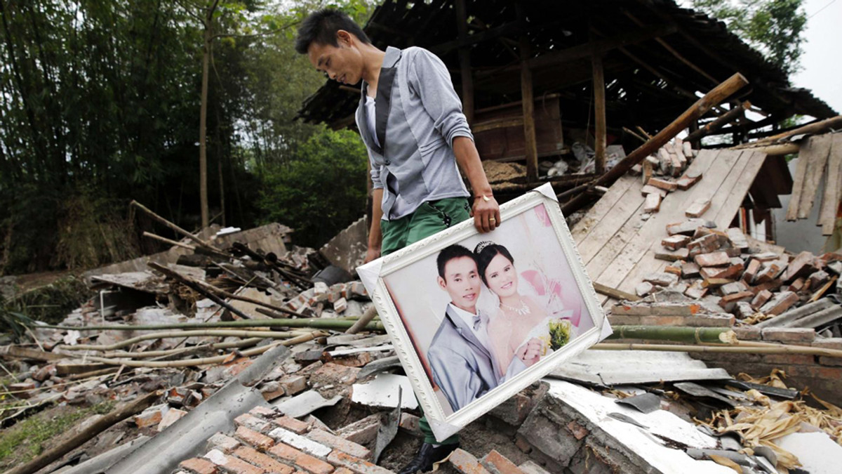 У Китаї завтра жалоба за жертвами землетрусу - фото 1