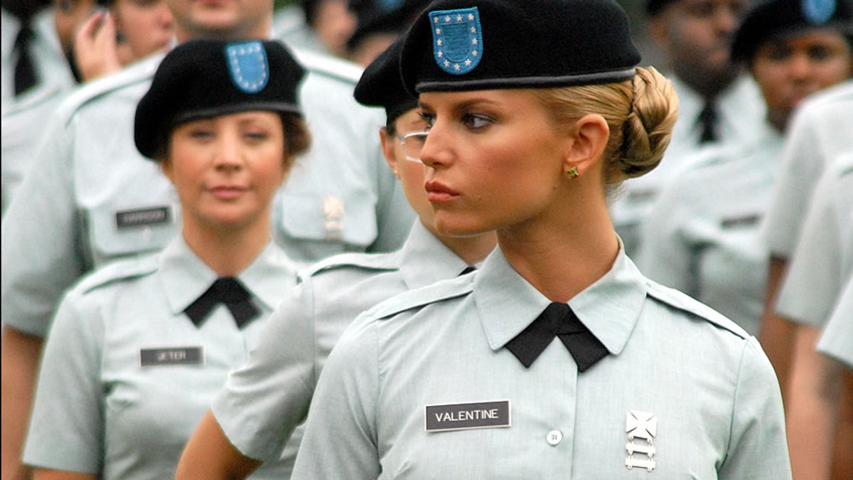 Норвезьких жінок зобов'яжуть служити в армії - фото 1