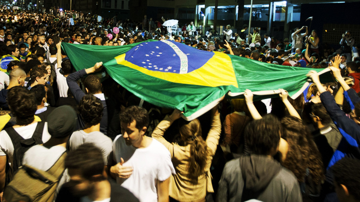 Бразилія протестує проти футболу - фото 1
