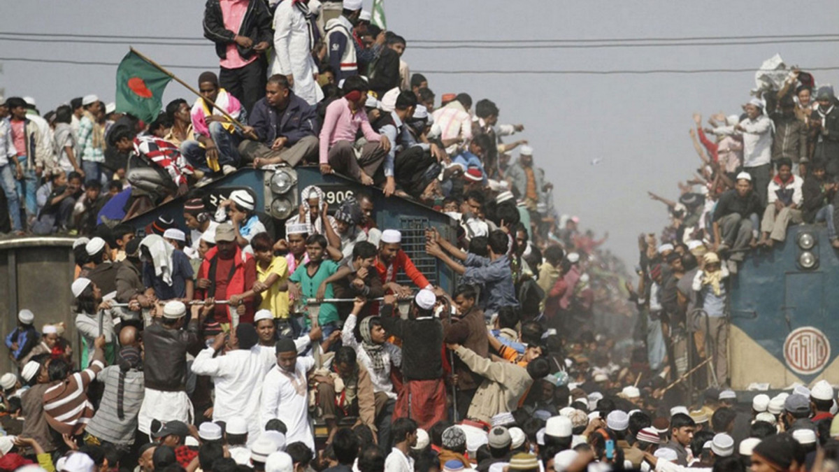 В Індії потяг в’їхав у натовп людей - фото 1