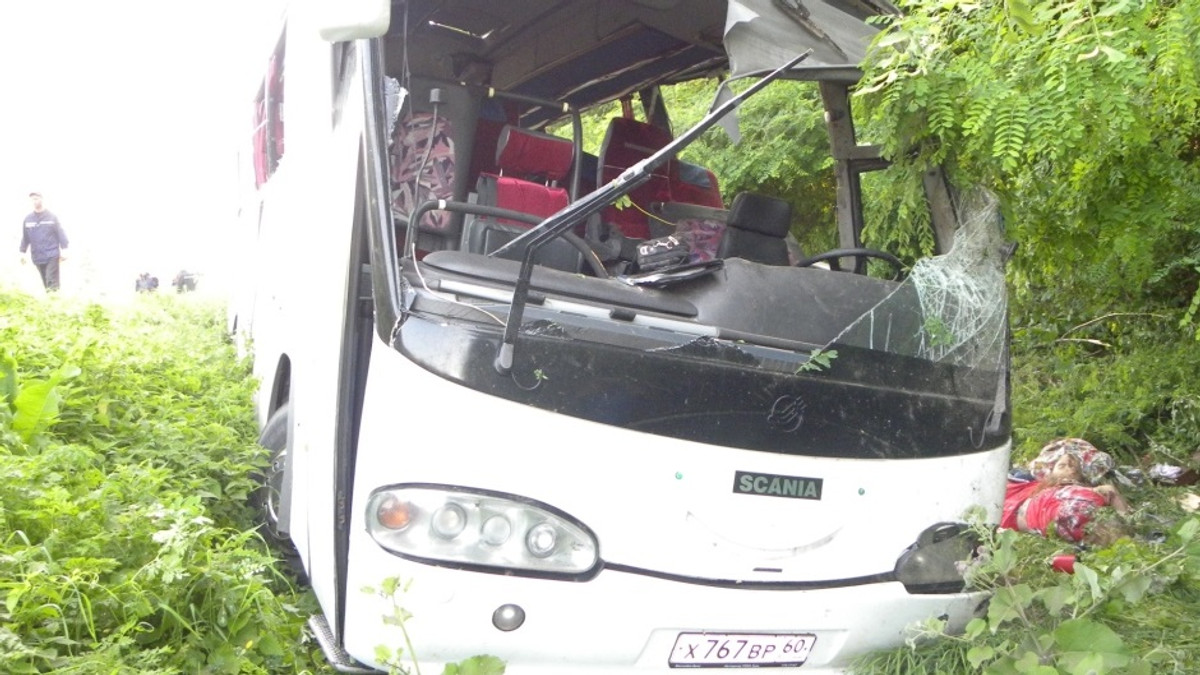 У Кіровограді перекинувся автобус з 13 пасажирами - фото 1