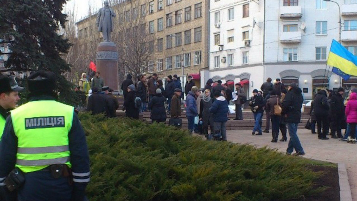 У Донецьку триває акція на підтримку Євромайдану - фото 1