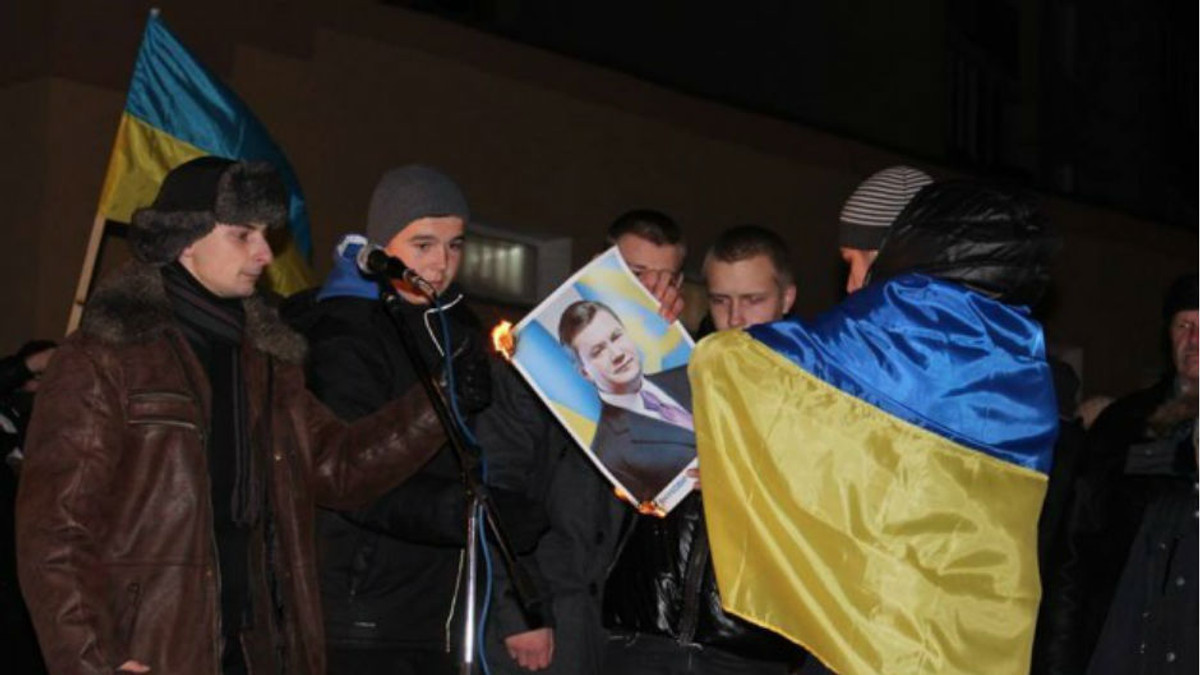 Калуш проголошено містом без Януковича - фото 1