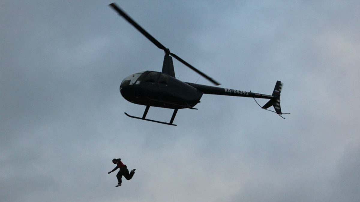 У США самогубець вистрибнув з вертольота - фото 1