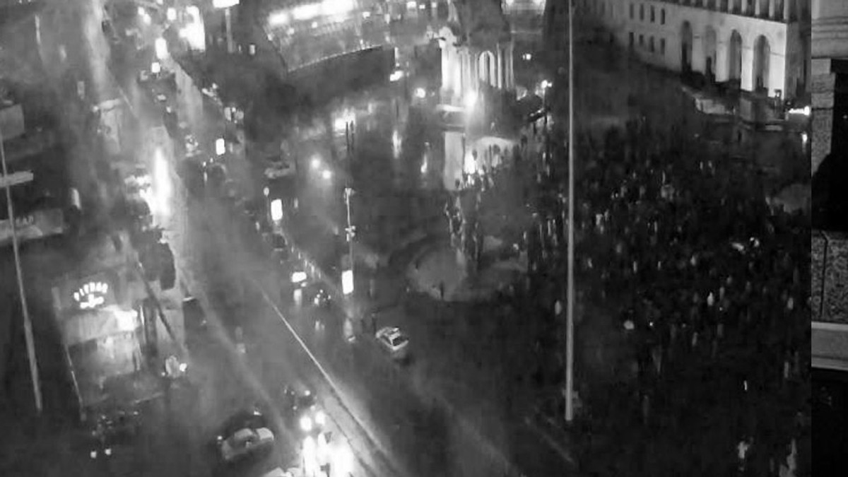 У Києві на Євромайдані люди не збираються розходитись - фото 1