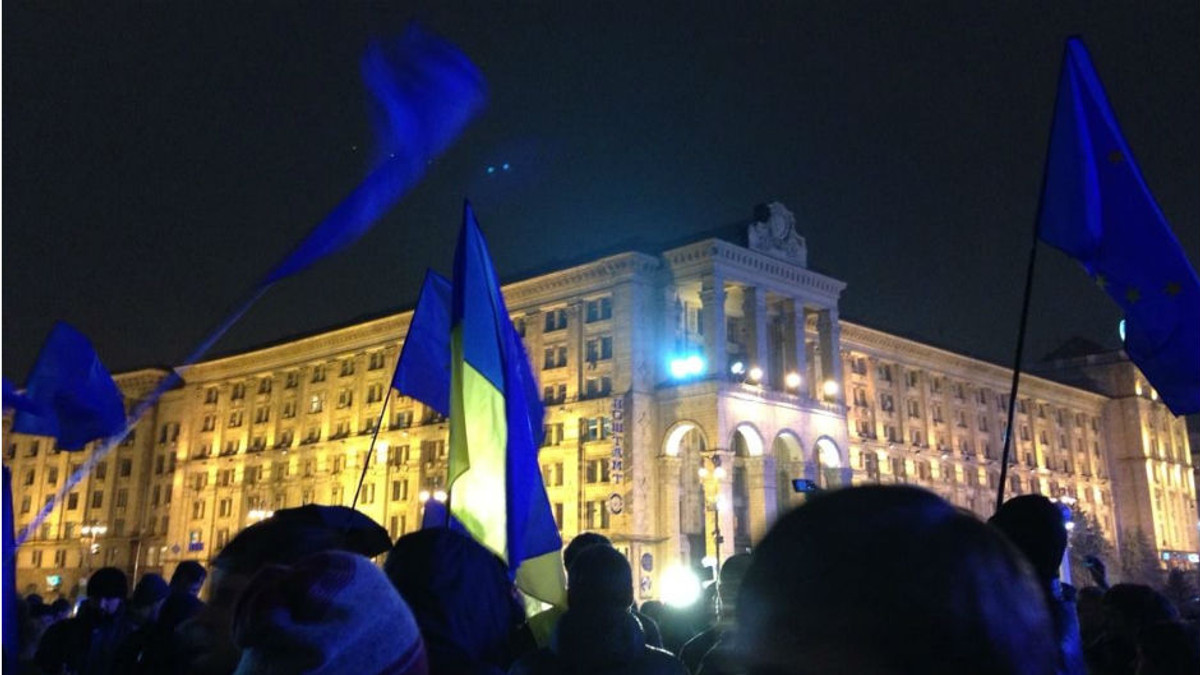 Київ протестує і одночасно готується до Різдвяних свят - фото 1