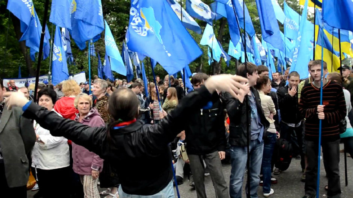 Проплачені прихильники Януковича вирушили до Києва - фото 1