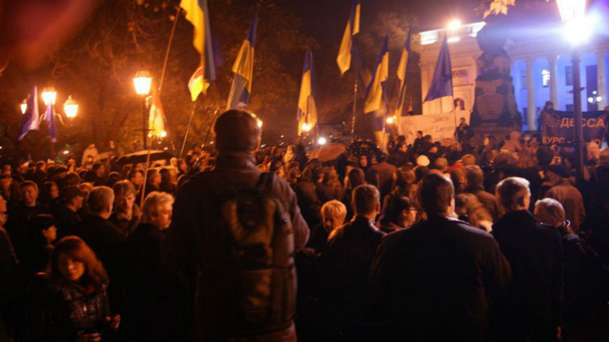 Одесити зібрались на Євромайдан попри заборону суду - фото 1