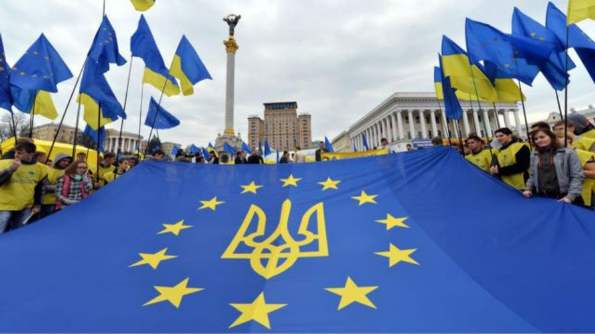 ВНЗ Львова відпустили студентів на Євромайдан - фото 1