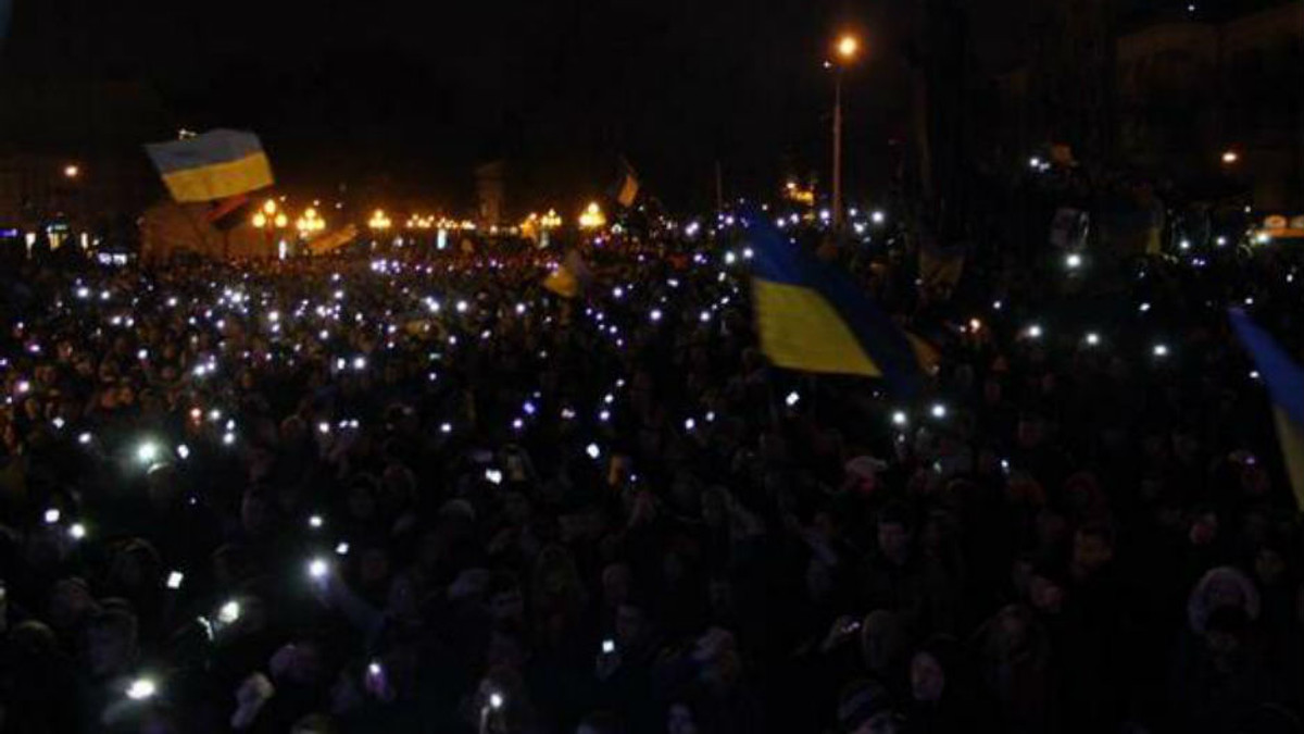 На Євромайдані Львова досі понад 20 тисяч людей - фото 1