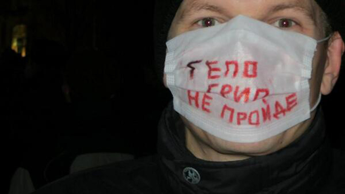 У Харкові люди прийшли на Євромайдан у марлевих пов'язках - фото 1
