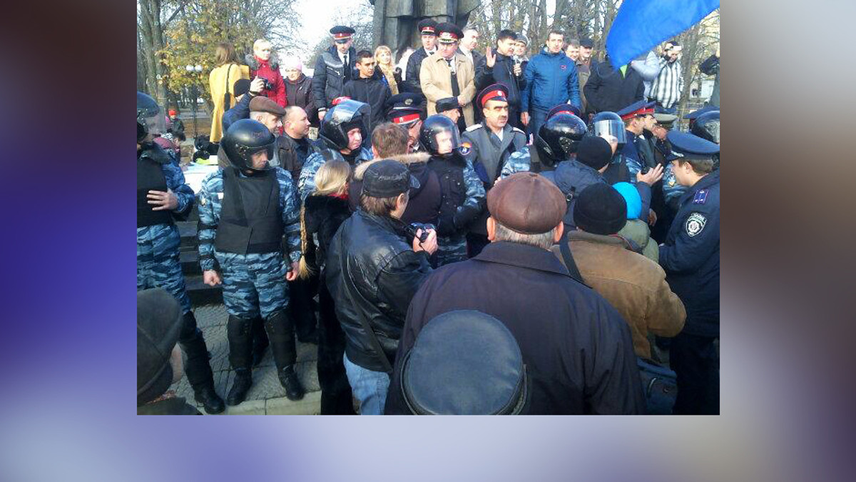 Луганчанам пропонують проміняти Євромайдан на Різдво - фото 1