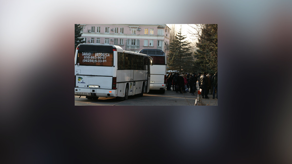 До Львова їдуть автобуси з «тітушками» - фото 1