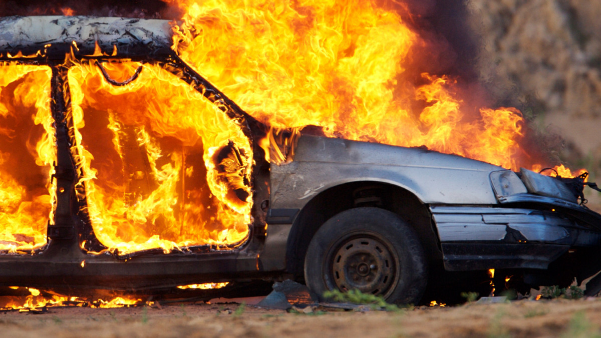 Одному з організаторів Євромайдану спалили машину - фото 1