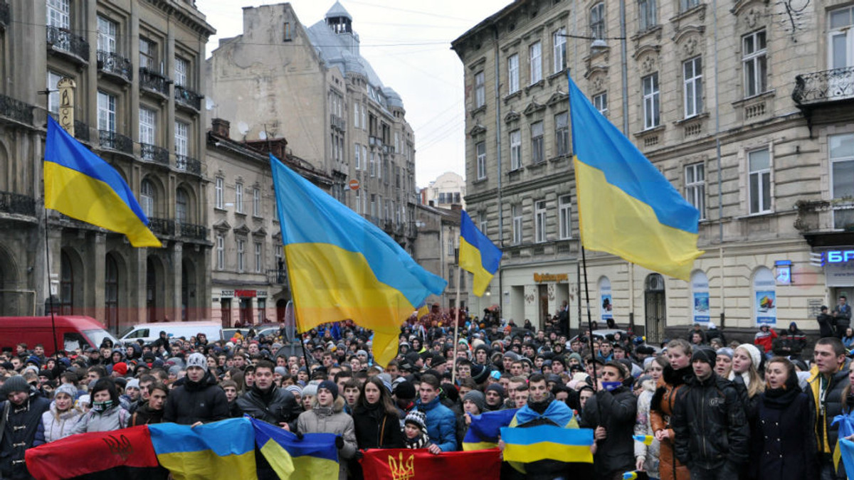 Євромайданівці написали Януковичу стометрового листа - фото 1
