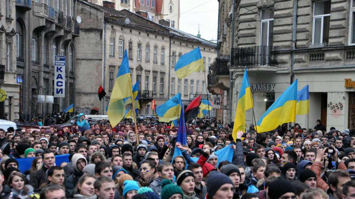 Євромайдан Львова зібрав близько 15 тис. людей. ВІДЕО - фото 1