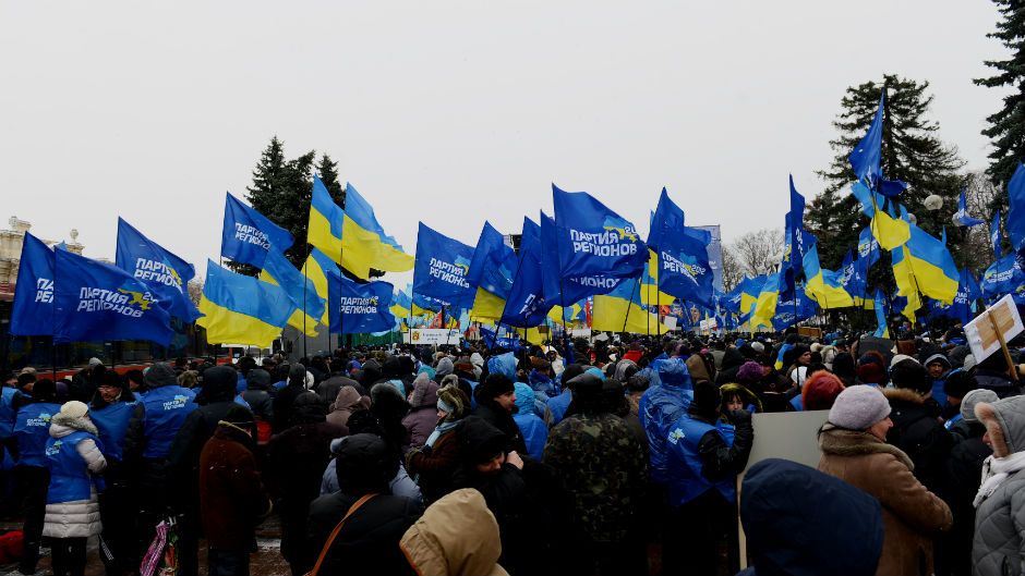 Мітинг ПР: Люди тікають, їх насильно повертають - фото 1