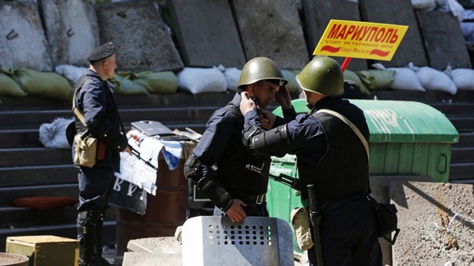 В Маріуполі чути постріли і вибухи (Трансляція) - фото 1