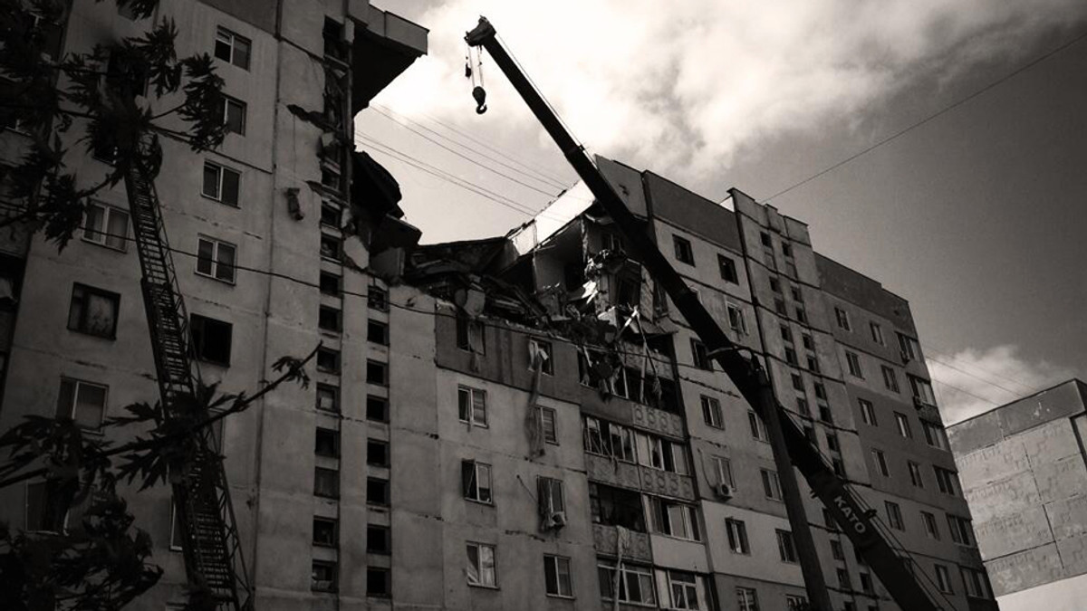 В Миколаєві врятували жінку, яка була під руїнами будинку - фото 1