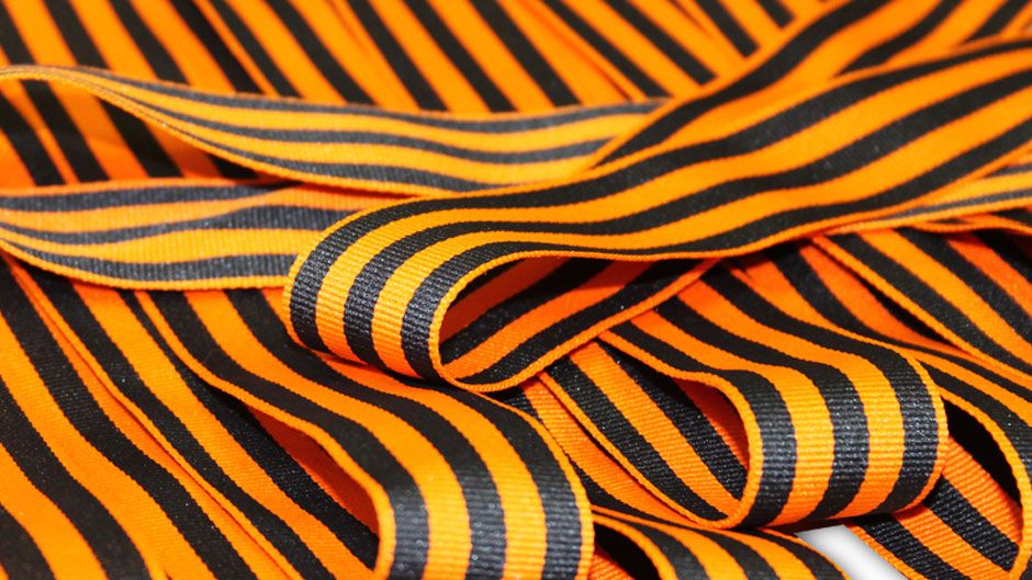 «Георгіївські стрічки» пікетують круглий стіл у Харкові - фото 1