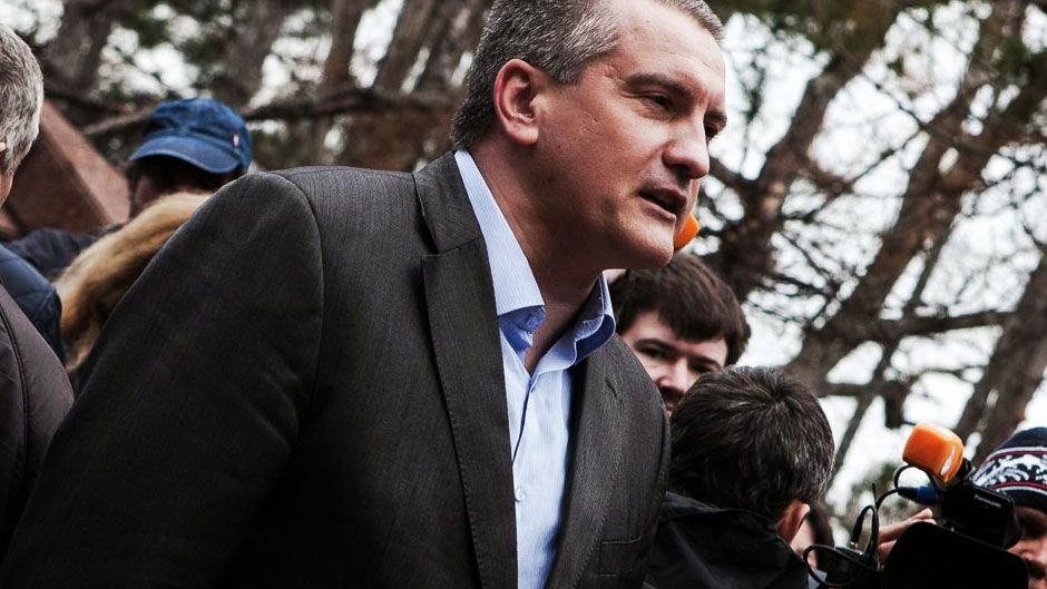 Аксьонов сказав кримським татарам мітингувати на кладовищі - фото 1