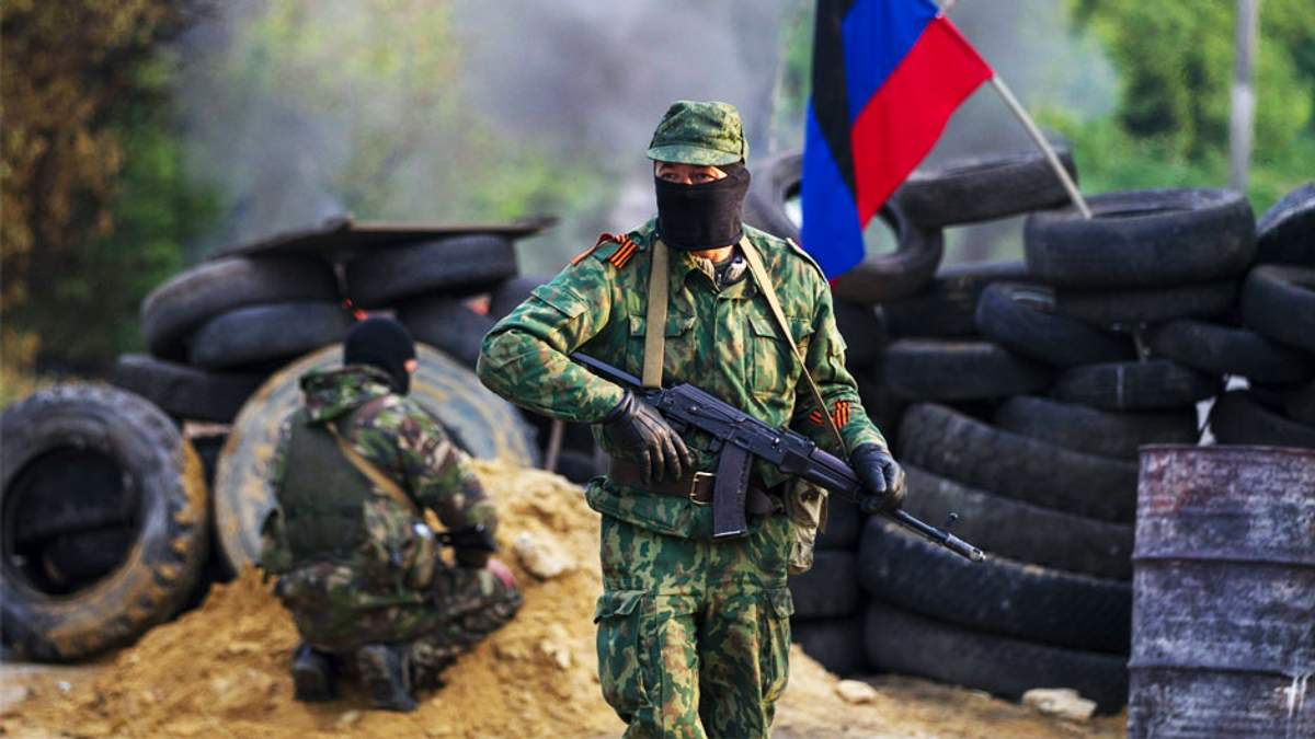 Терористи у Слов'янську одержали новітні протигази та загадкову рідину - фото 1