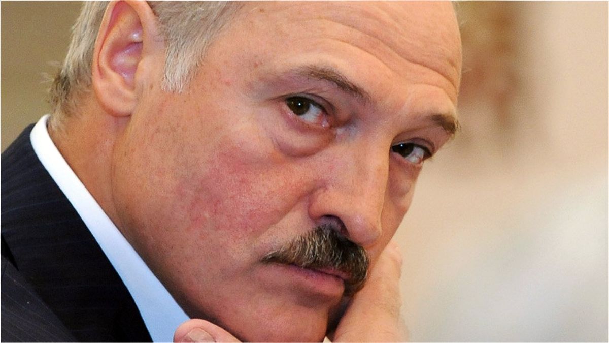 Лукашенко привітав Порошенка з перемогою на виборах - фото 1