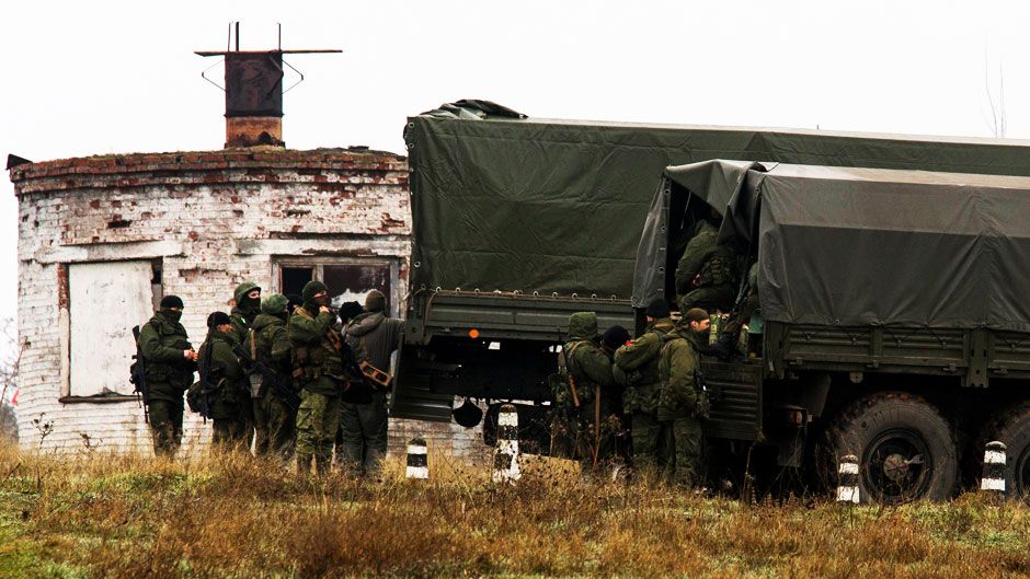 Терористи обстріляли військову колону, яка перевозила важке озброєння (Відео) - фото 1