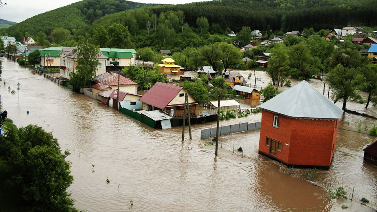 Катастрофічне наводнення в російському Алтаї (Фото) - фото 1