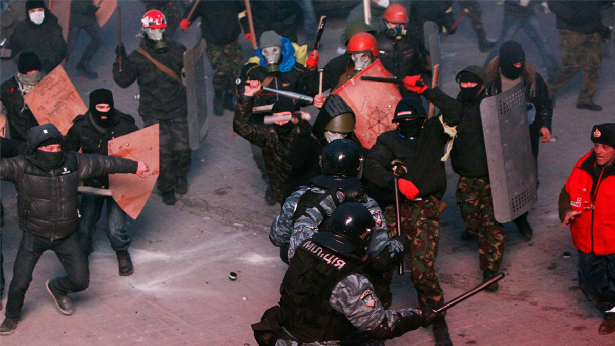 Майданівці і «беркутівці» разом борються проти терористів (Відео) - фото 1