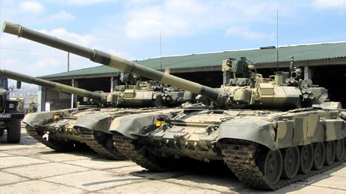 У Сніжному з'явились 2 російські танки - фото 1