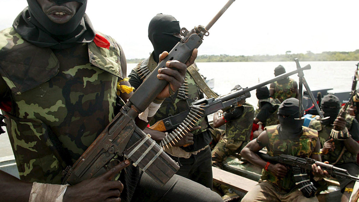 У Нігерії близько ста людей потонули, рятуючись від бойовиків - фото 1