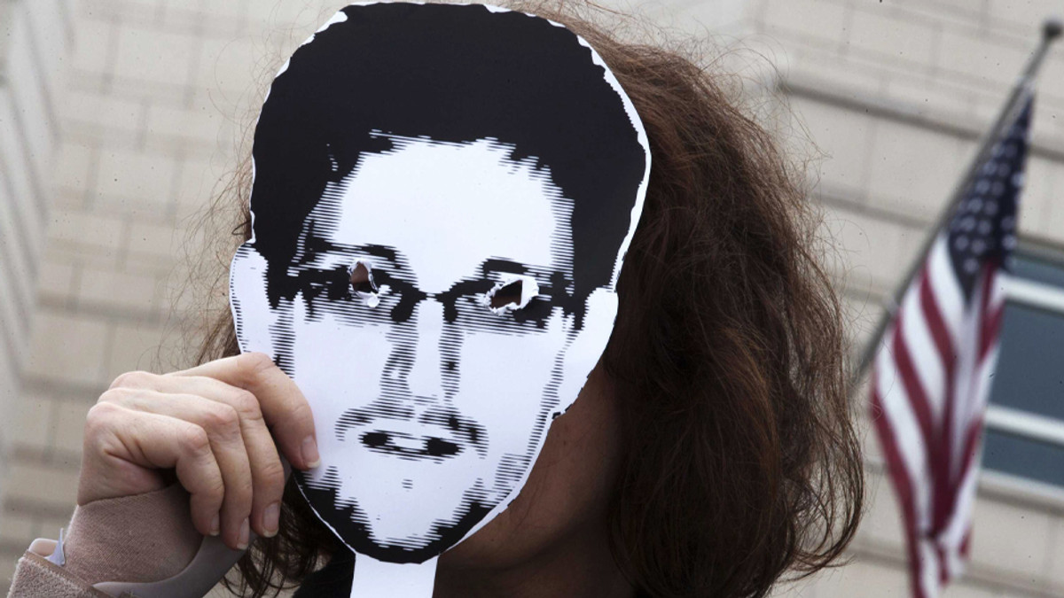 Сноудена нагородили премією за «громадянську мужність» - фото 1