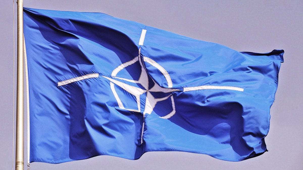 НАТО не продовжуватиме співпрацю з Росією - фото 1