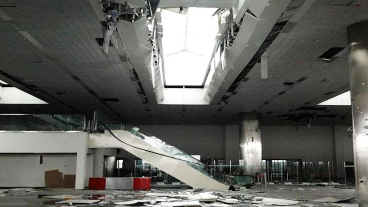 Нові фото донецького аеропорту після нападу бойовиків - фото 1