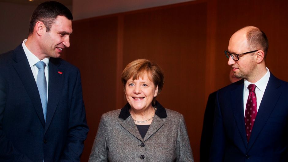 Яценюк різко розкритикував Меркель - фото 1