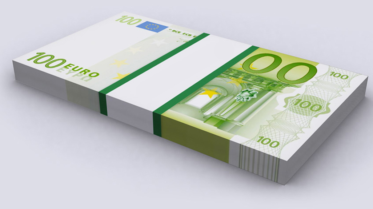 Д3 10 000. 10000 Евро. 10 Тысяч евро пачка. 100 Евро пачка. Пачки денег евро.