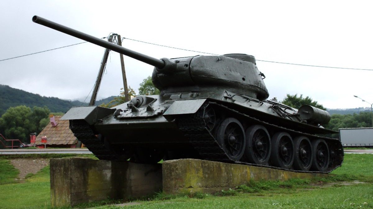 У Польщі запропонували перефарбувати радянські танки в кольори українського прапора - фото 1